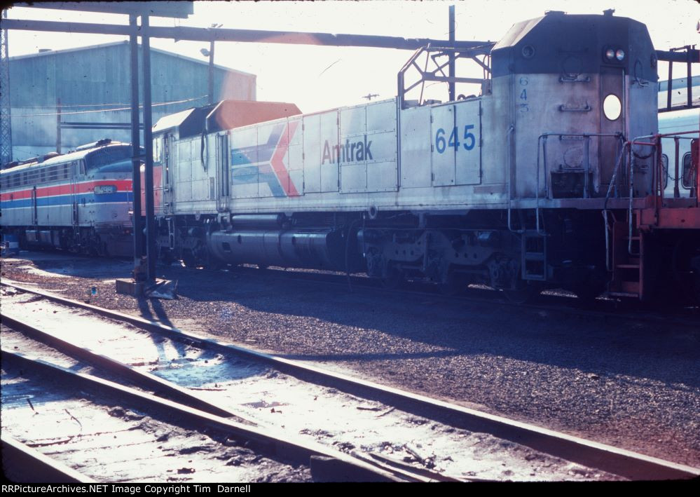 AMTK 645 undergoing parts salvage for F40PH